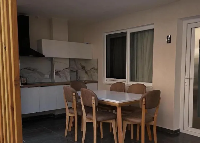 Eisel * Golem (Tirana)