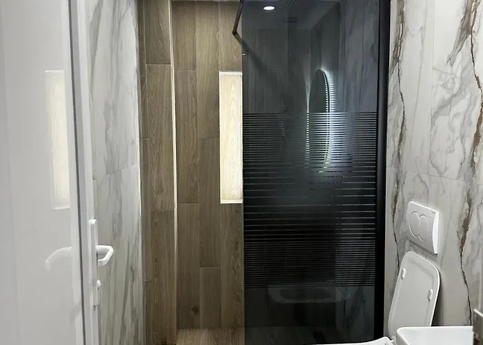 Eisel * Golem (Tirana)